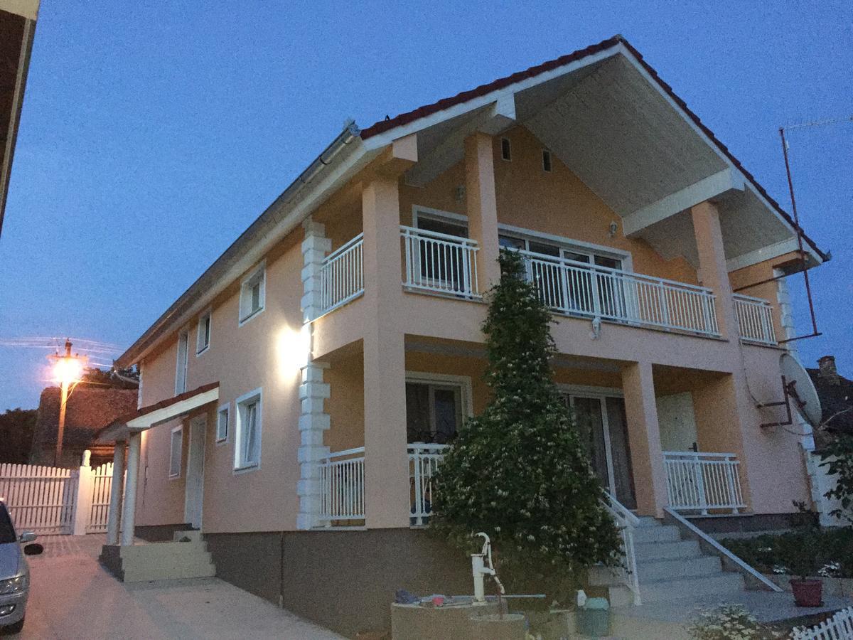 Guesthouse Rebel Deliblato Eksteriør billede