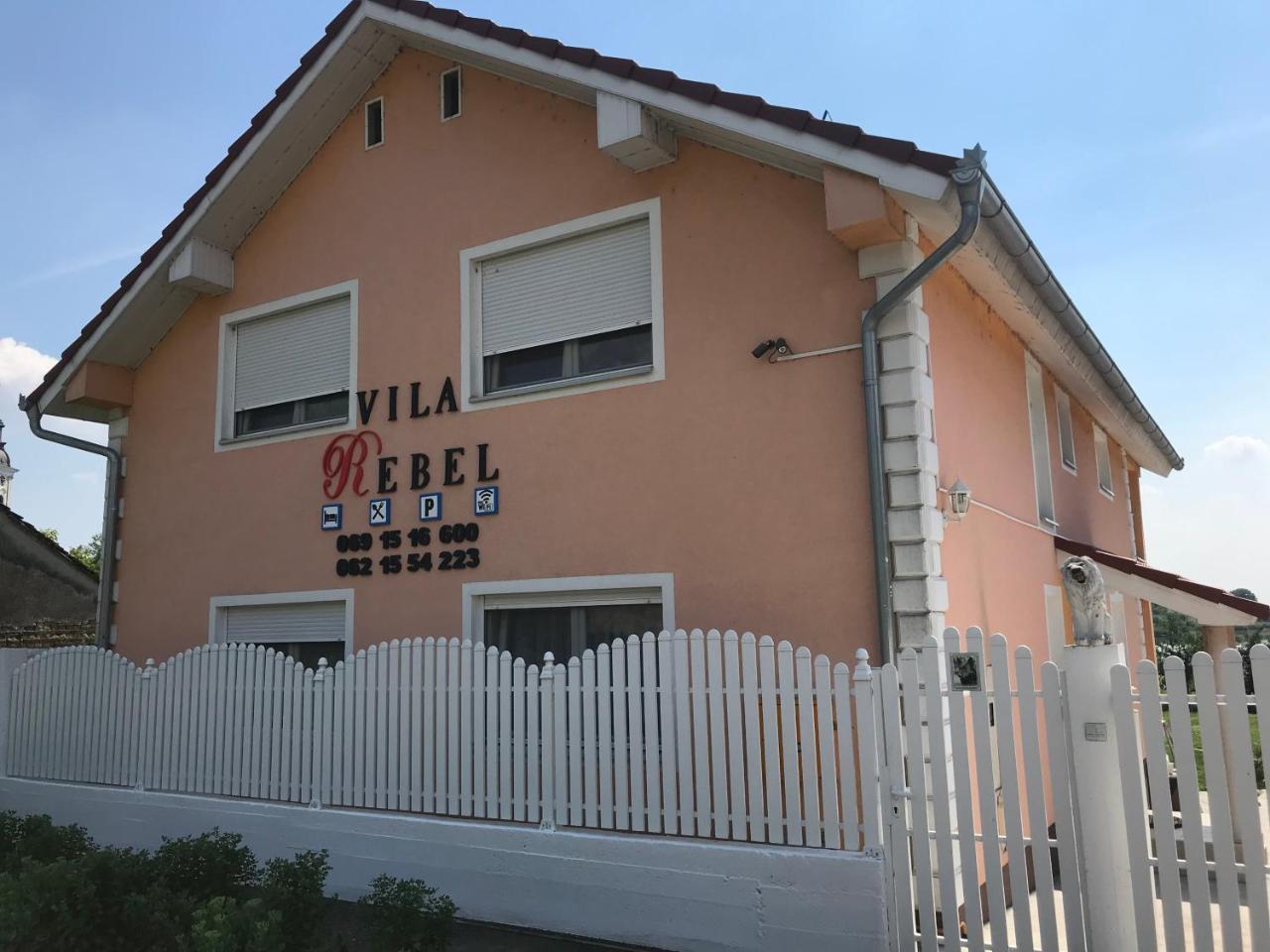 Guesthouse Rebel Deliblato Eksteriør billede